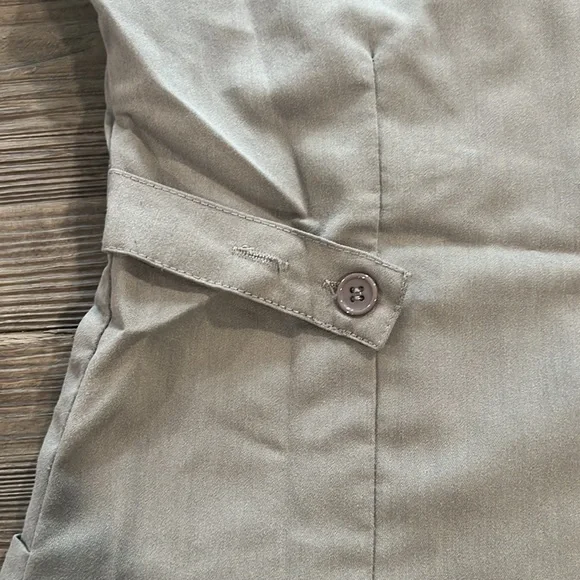 Bundle of 6 scrub tops size small - Picture 6 of 11